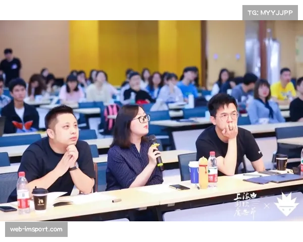 环意自行车赛落幕,比利时车手埃菲内普尔穿上象征总冠军的粉色领骑衫